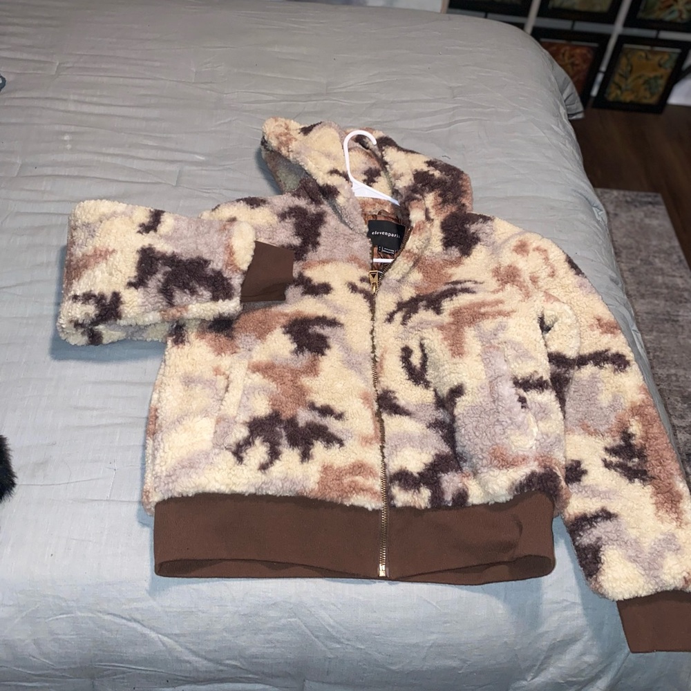 Nice fur coat with fashion looks